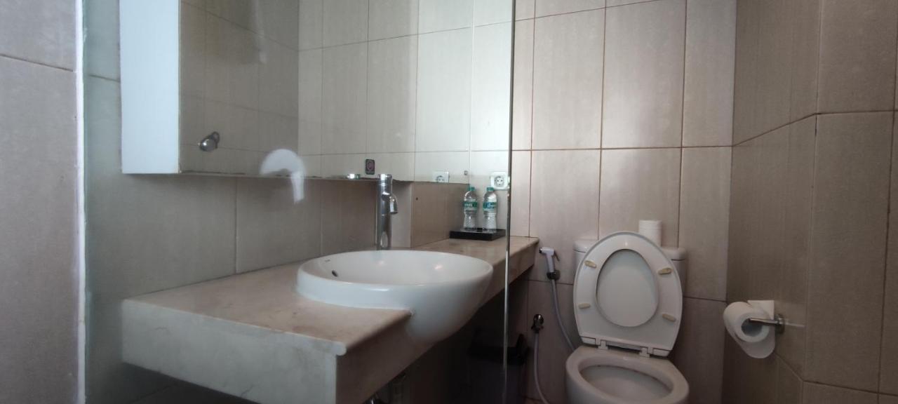 Liberta Hotel Kemang Giacarta Esterno foto