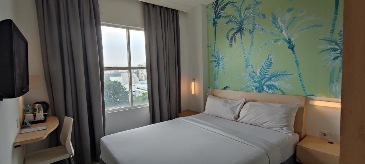 Liberta Hotel Kemang Giacarta Esterno foto