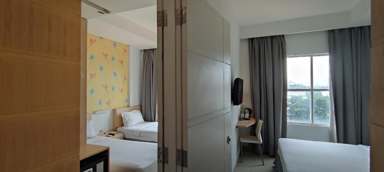 Liberta Hotel Kemang Giacarta Esterno foto