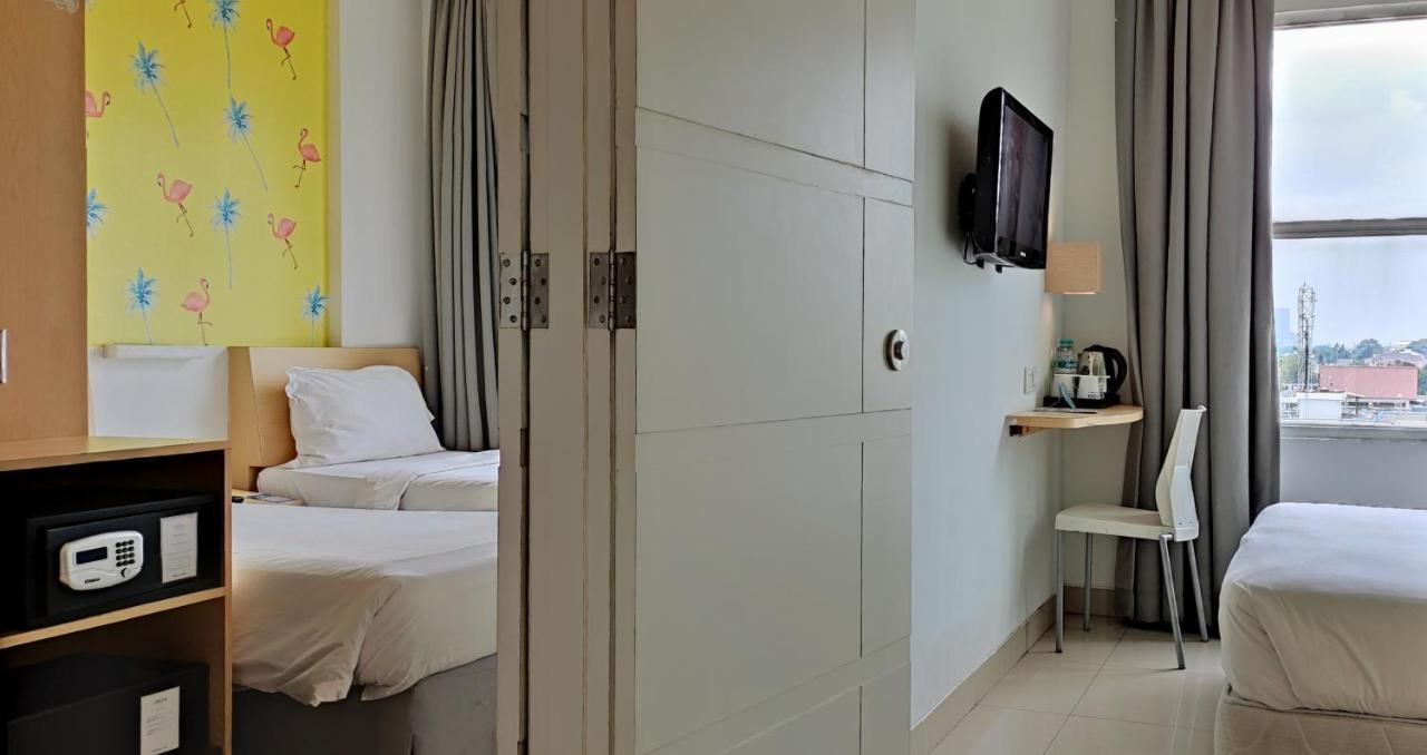 Liberta Hotel Kemang Giacarta Esterno foto