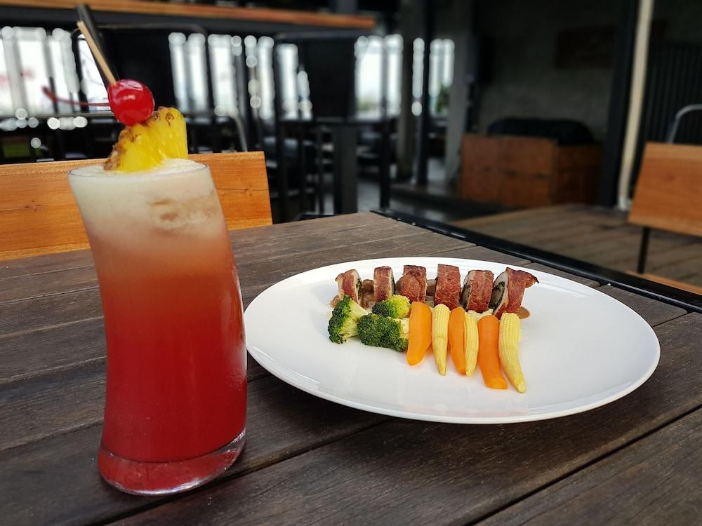 Liberta Hotel Kemang Giacarta Esterno foto