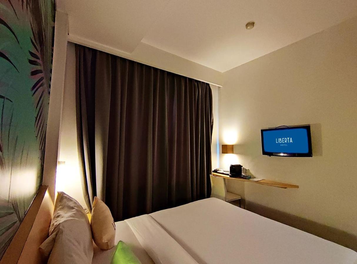 Liberta Hotel Kemang Giacarta Esterno foto