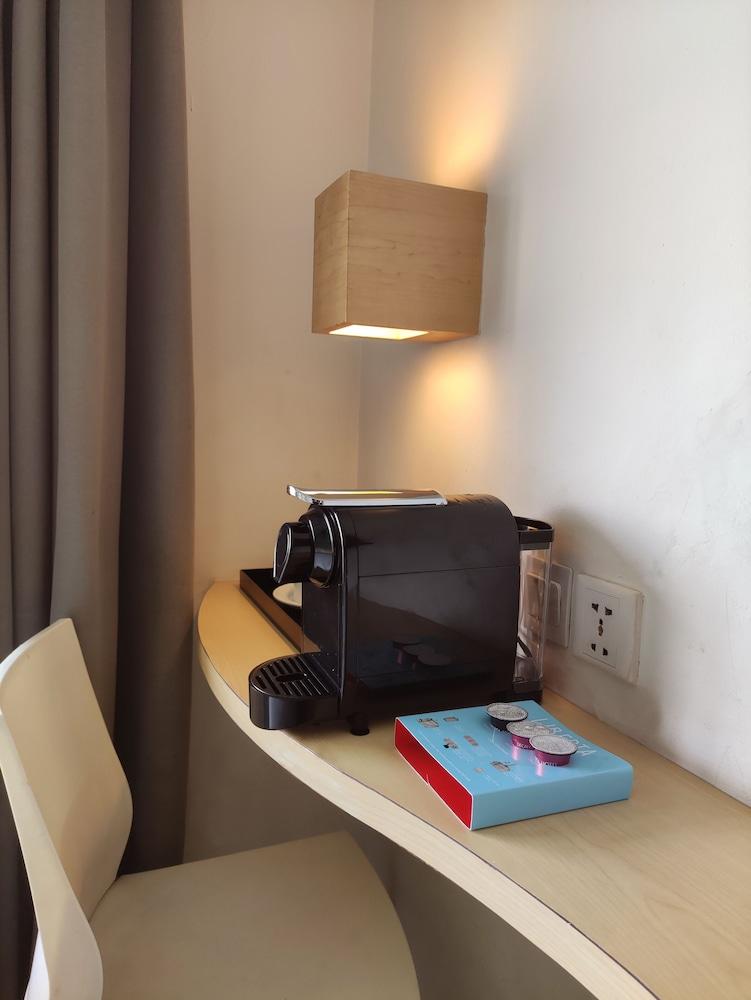 Liberta Hotel Kemang Giacarta Esterno foto