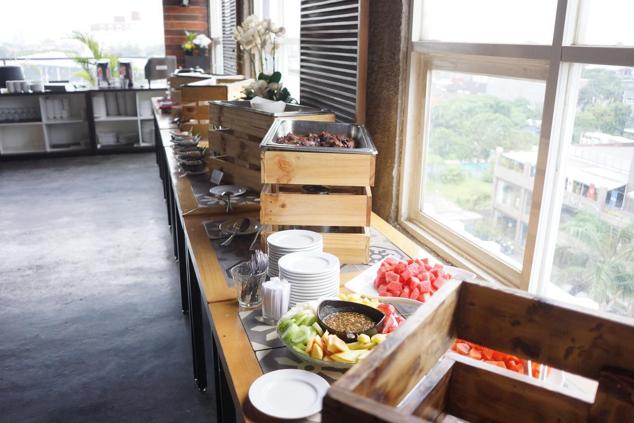 Liberta Hotel Kemang Giacarta Esterno foto