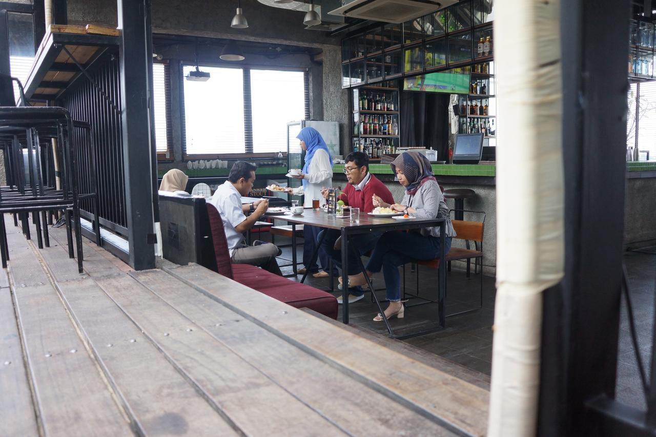 Liberta Hotel Kemang Giacarta Esterno foto