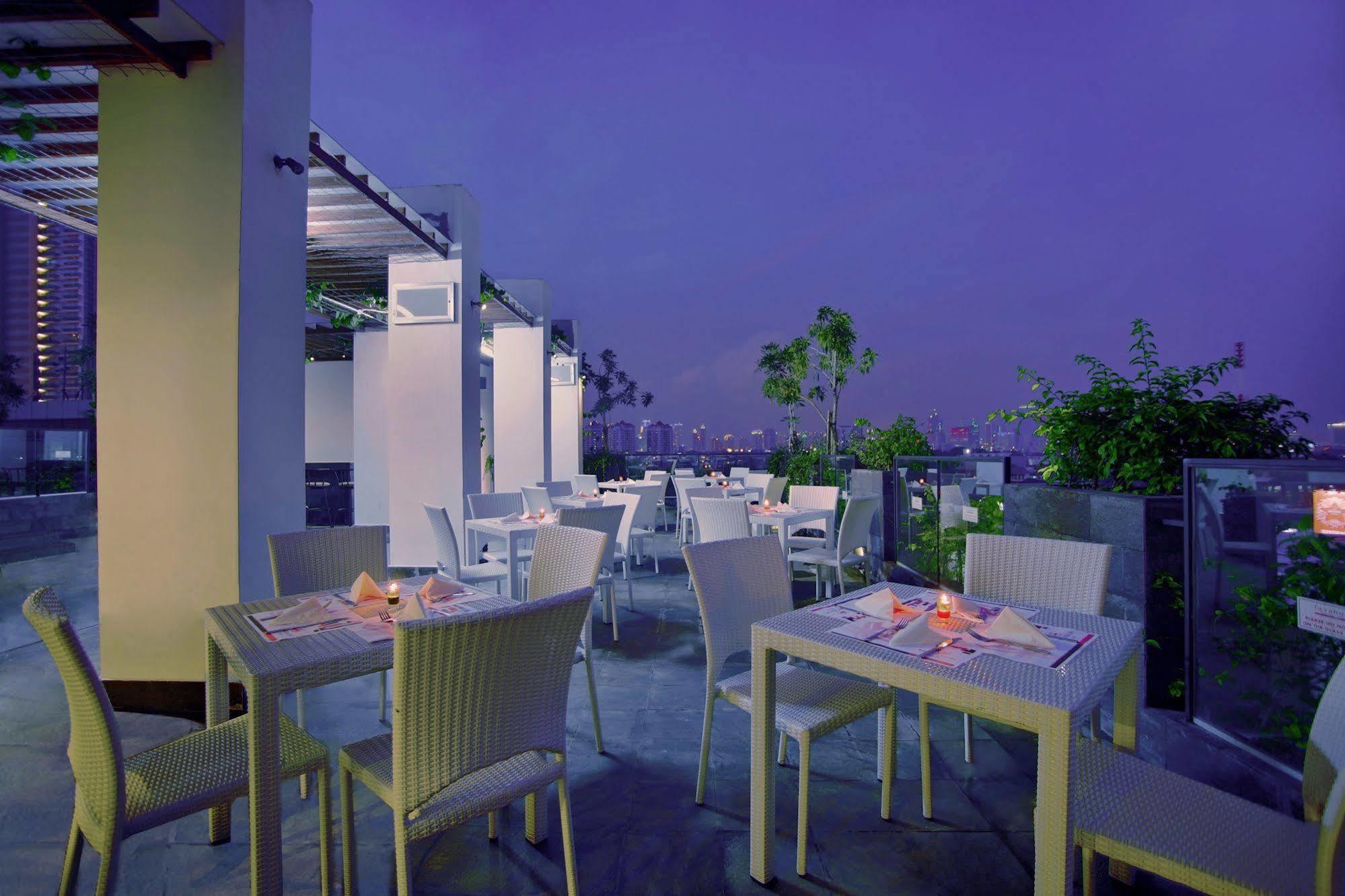 Liberta Hotel Kemang Giacarta Esterno foto