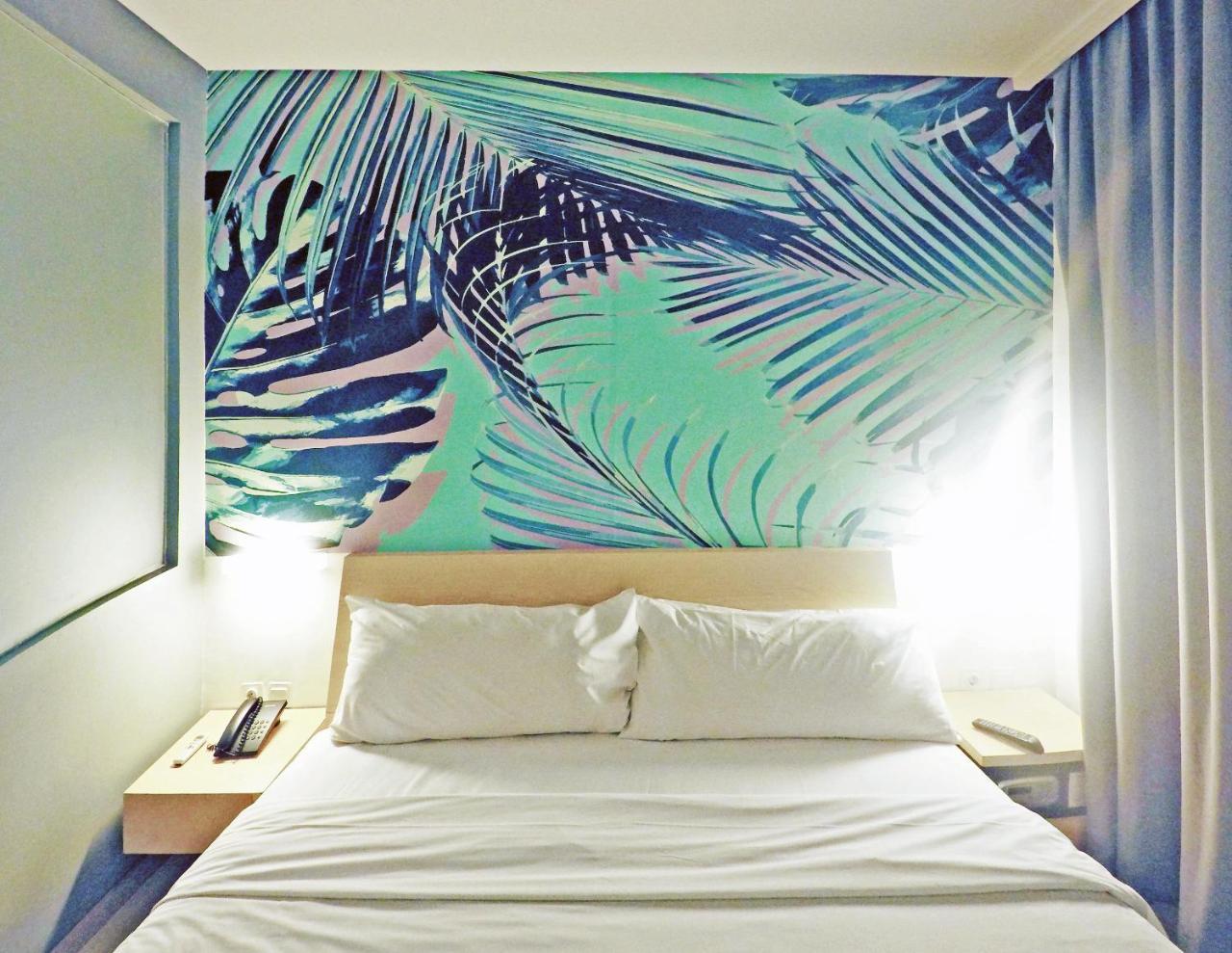 Liberta Hotel Kemang Giacarta Esterno foto