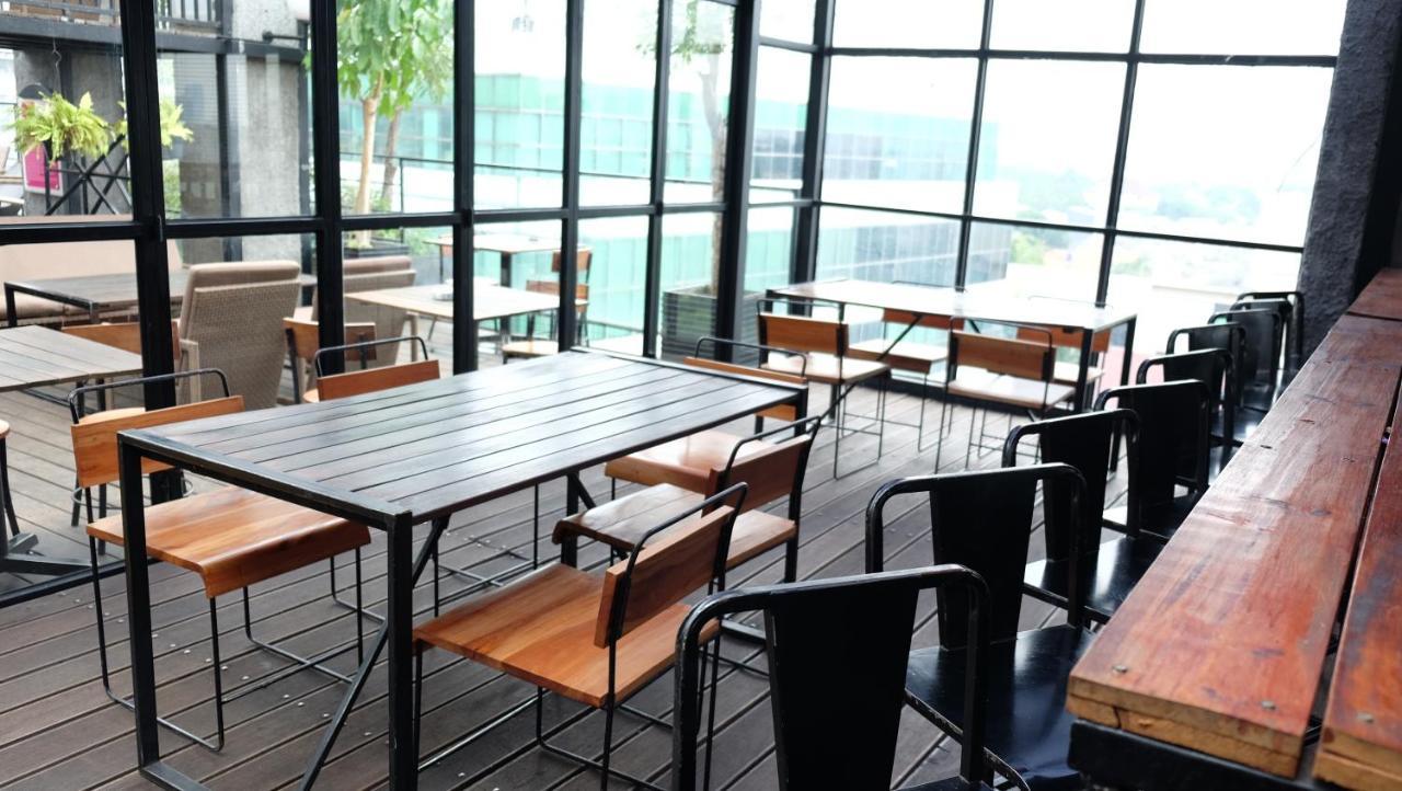 Liberta Hotel Kemang Giacarta Esterno foto